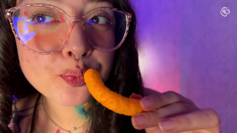 Pedazodchicle: 甘特斯让你看到他咀嚼的食物和打屁股