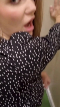 Makes Me Cum in Restaurant - Risky Sex