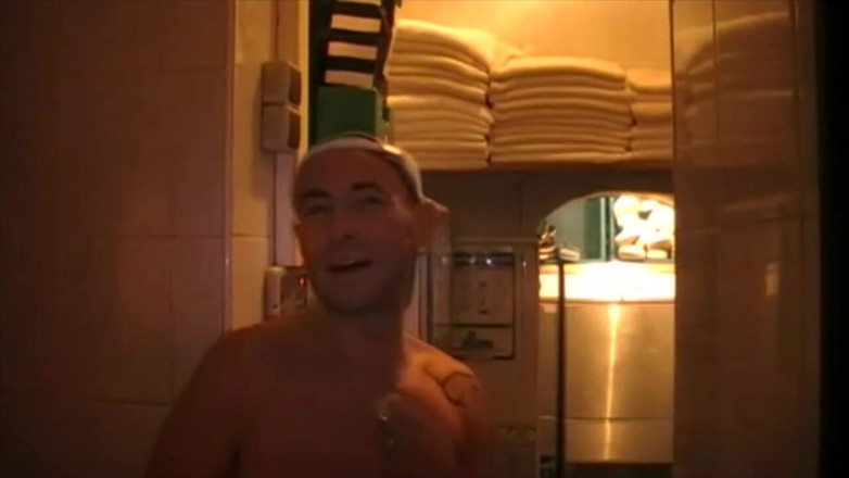 Crunch Boy: Seksi Fransız twink saunada sikişiyor