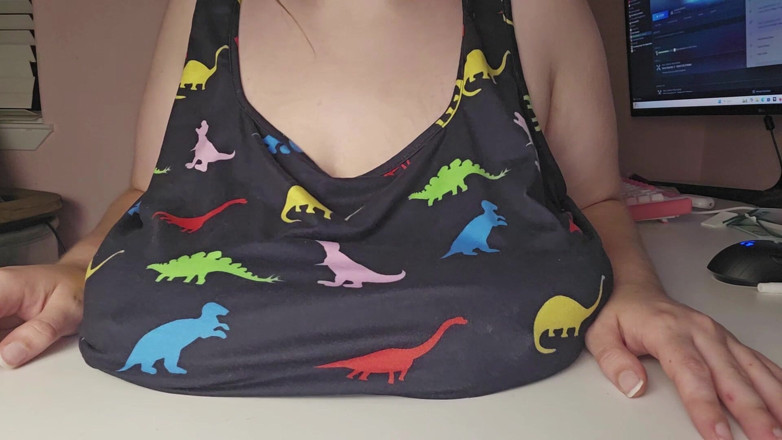 Mushroombitchx: Slapping Tittys on My Desk