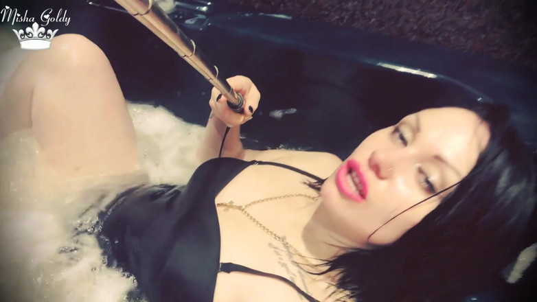 Goddess Misha Goldy: Pink lips and my feet will make you cum