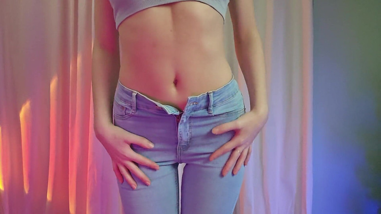 petitesubkitten: Rödhårig striptease av smala jeans