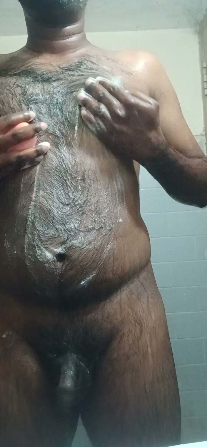 Baddiehotnew: Koupání a show zadku