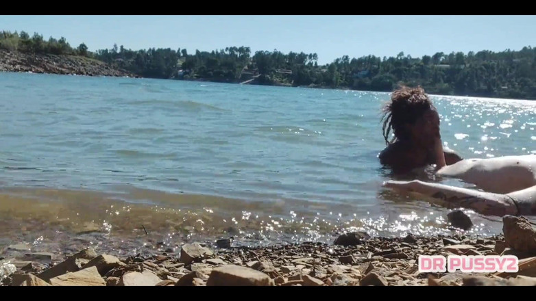 CASALTESUDEX: Öğleden sonra tekneyle kurtulan tüm turistlerin önünde dövmeli yarağı suda emdim