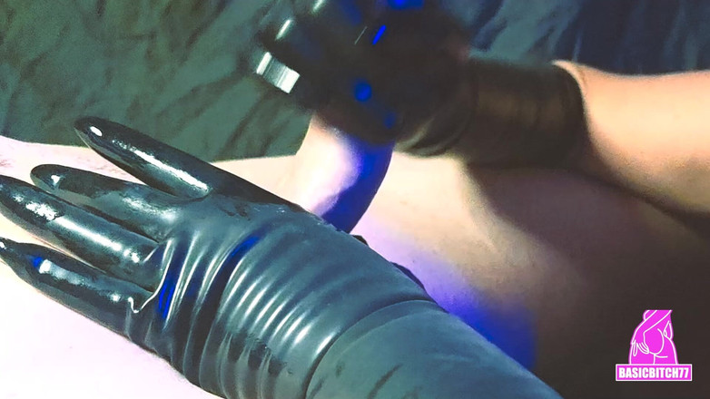 Basicbitch77: Incrível boquete de um coelho muito ruim