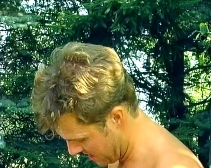 Hardcore German Club: जर्मनी की उत्तम दर्जे की सौतेली बहन के मुंह में बड़ा भार मिला