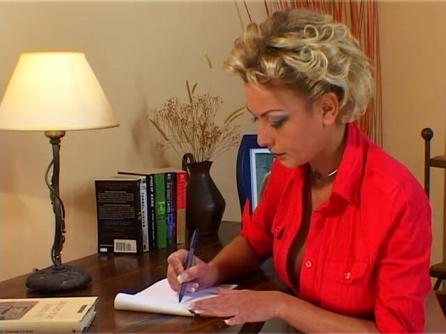 Lucky Cooch: Blonde beauty has some naughty thoughts