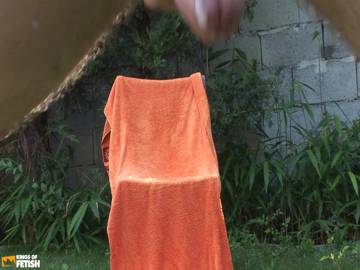 Gay Diaries: 의자에서 자위하는 동안 문신을 한 친구 기록