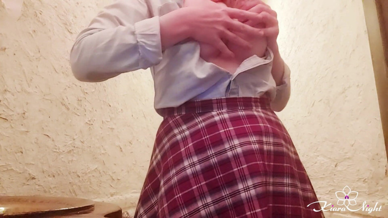Kiara Night: Slutty beauty masturbates pussy in restaurant toilet