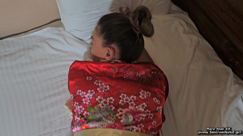 Nastystuf Girl: Terapia anale. La bella ragazza asiatica guarisce i Gallo con...