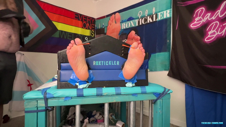 Ticklish Chubs: Il Master Matt chiede pietà!