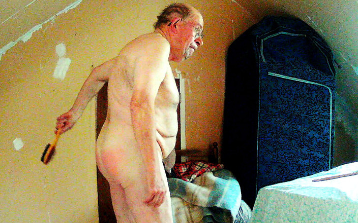 troispoils: I Give Myself a Spanking