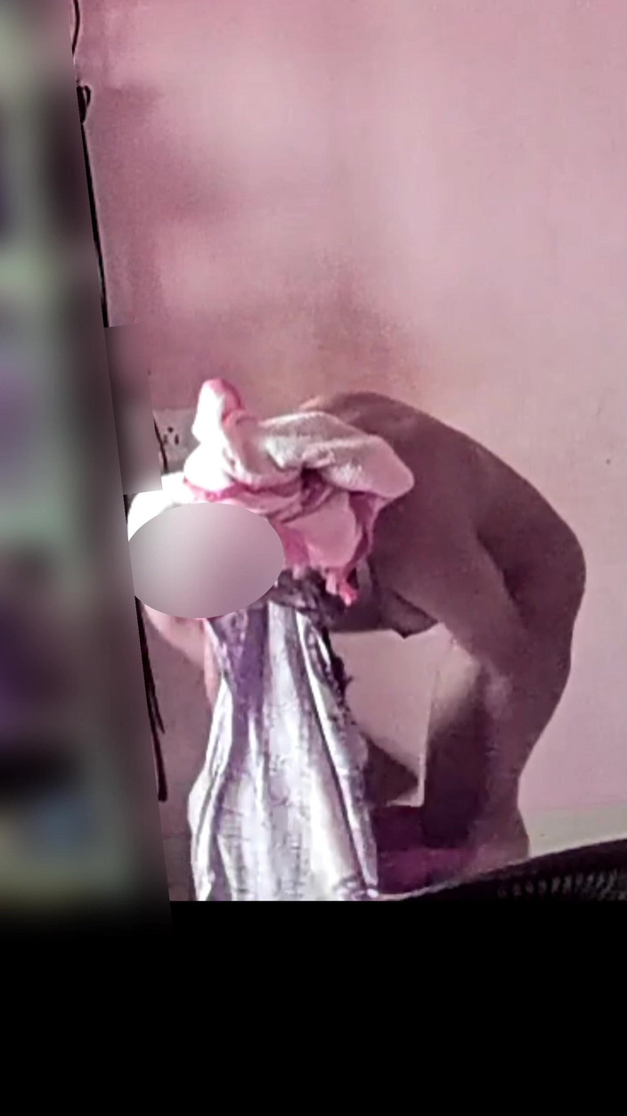 Black & white desicat: Hintli aldatan seksi vücutlu ev hanımı elbise değiştirme videosuyla beni...