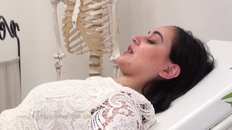 Spanking Server: Yasmeena - lovituri de pizdă 0705