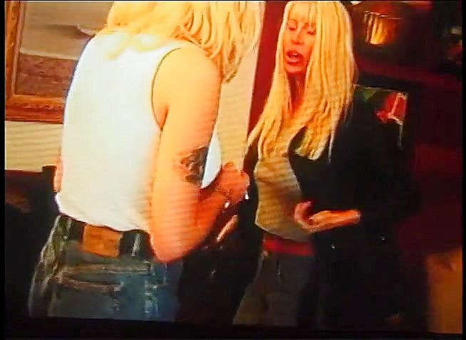 VOP Porno: Två kåta blonda lesbiska njuter varandra