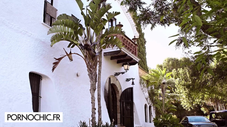 Pornochic: 모래 위에 도로가 교차했을 때