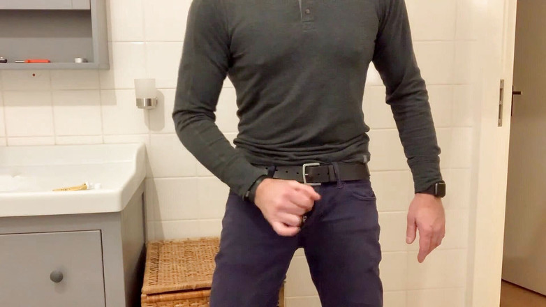 TJenner: 撸管并射在我的牛仔裤上 - 口头