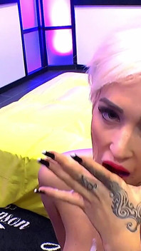 ggg - MILF Chce Cum Ze Všech Kohoutů