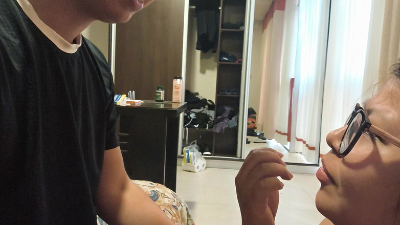 Moo DBOXXX: Uma sessão de make-out com madrasta solteira, ela é louca