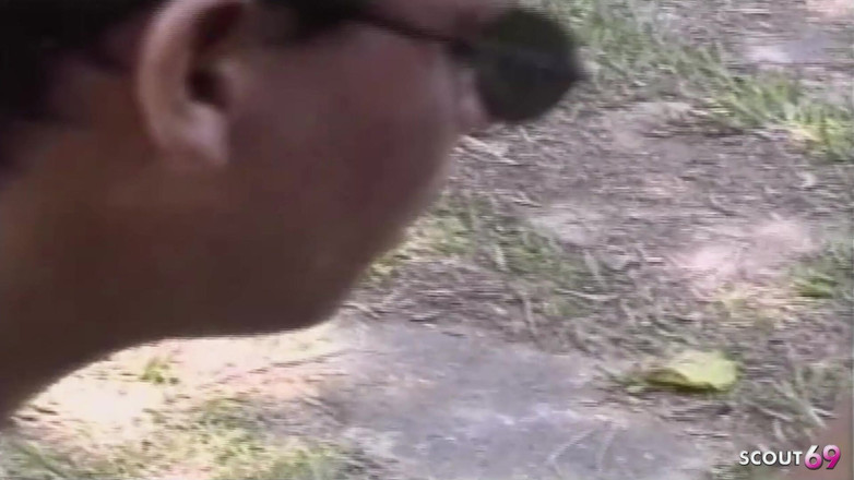 Shemale TS Collection: Латину-транса с большими сиськами трахает в анал мясистый член в тройничке на улице