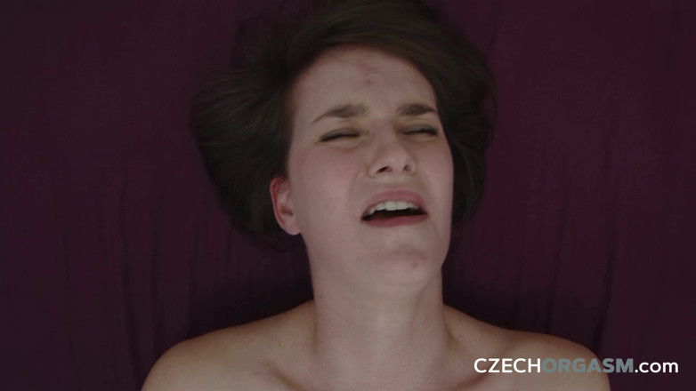 Czech Orgasm: Orgasmo ceco 114 gioco BDSM - sottomessa amatoriale gode di frustate, fisting...