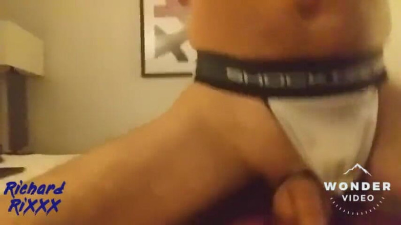 Richard RiXXX: Amatérská sexy chlupatá otter v jockstrap na koni s velkým...