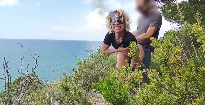 Sportynaked: Follada frente al mar en un acantilado ... Pero te dije...