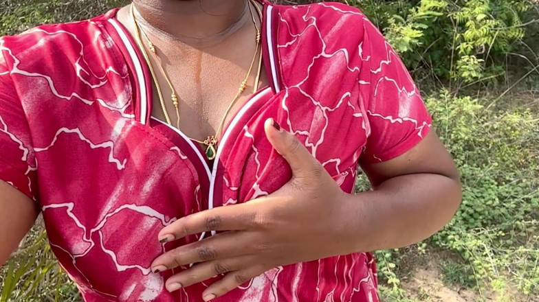 Desi World: Tamil Girl Flashing Outdoor Secret Sex with Her Boyfriend