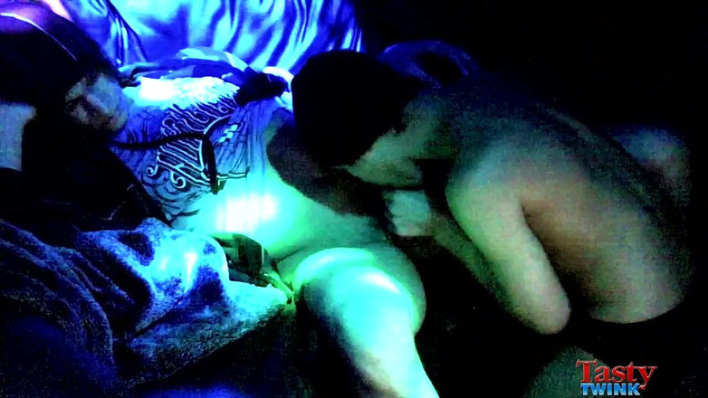 Tasty Twink: Tristan Hollister a Carlos