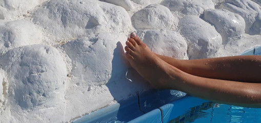 Fetish intimmedia: Sexy milf playing with feet