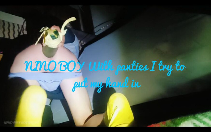 Culopeke: Chlapec, snaží se dát vlastní ruku, ale jeho zadek je...