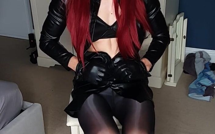 Jessica XD: JessicaXD - redhead, make up, leather and shiny tights