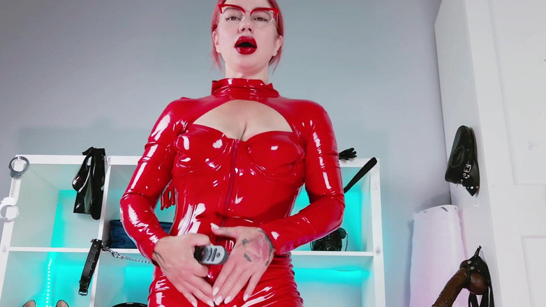 Ella Kross: Hitung mundur joi kencing dengan kostum lateks warna merah hd...