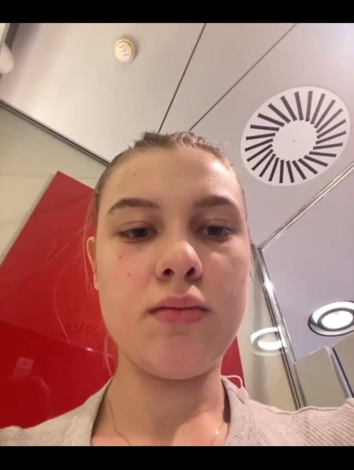 JuiceLussie: Masturbieren sie in der Umkleidekabine. Umziehen und titten blankziehen