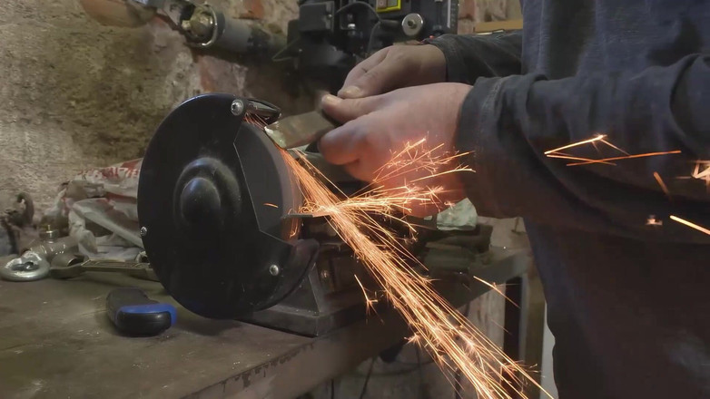 DEUTSCHLAN PORNO XXX: 清掃員コワルスキーがワイルドな出会いでホットな女性たちを激しく突く