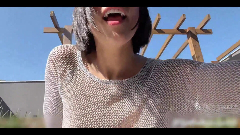 Fablazed: Schizzi o pipì? È eccitata di essere catturata dai vicini!