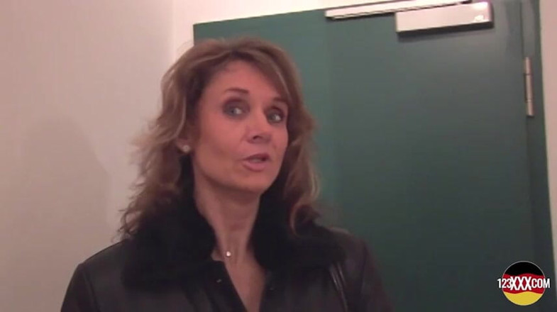 123XXX - 100% Amateurs: Skillful German Woman Showing How It's Done