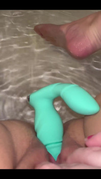 Self Thrusting Dildo in my Pussy 