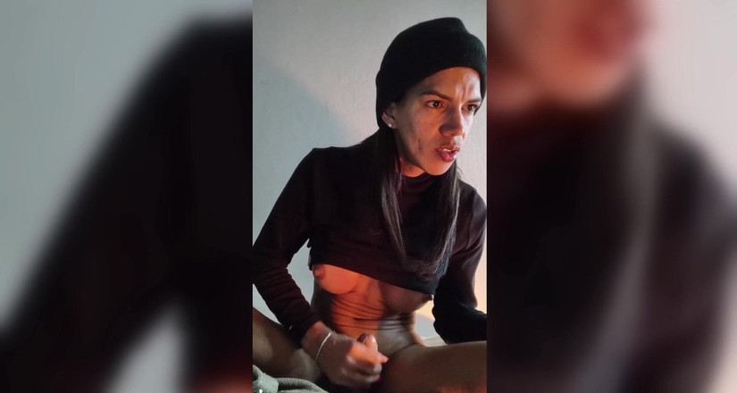 Tsdanisantos1: 我在家，dd 很好，炫耀我的脚，我射了很多