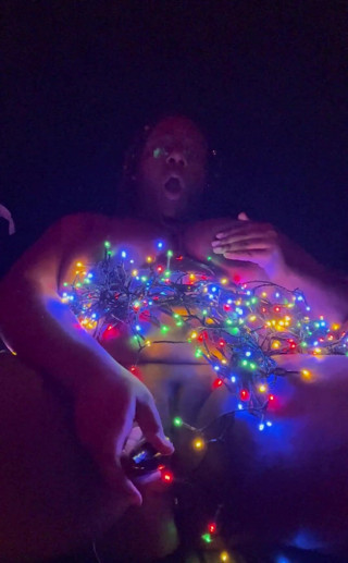 Gothic Goddess: Ebony BBW Masturbates Christmas Edition