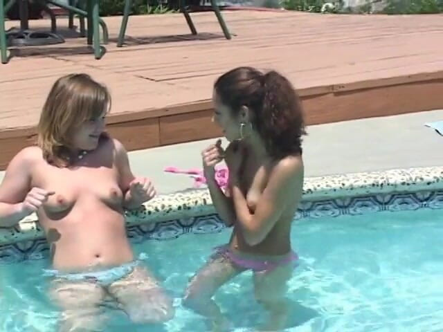 Girl on Girl: Tattooed lesbian cowgirl enjoys an outdoors pussy licking action