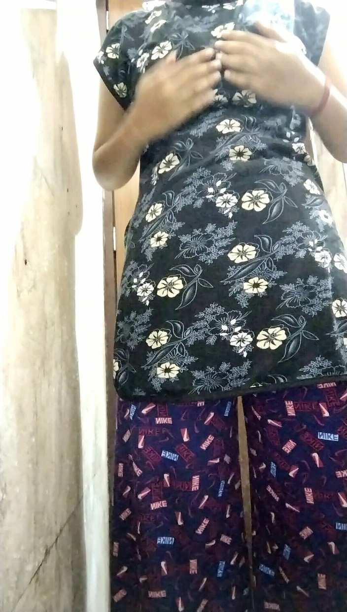 Riyathakur: Кожен хоче цю індійську зведену сестру