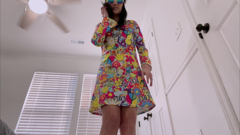Kink in Time: Devyn's Groovy '60s Giantess Fantasy 4K POV Tiny Surrender Awaits!