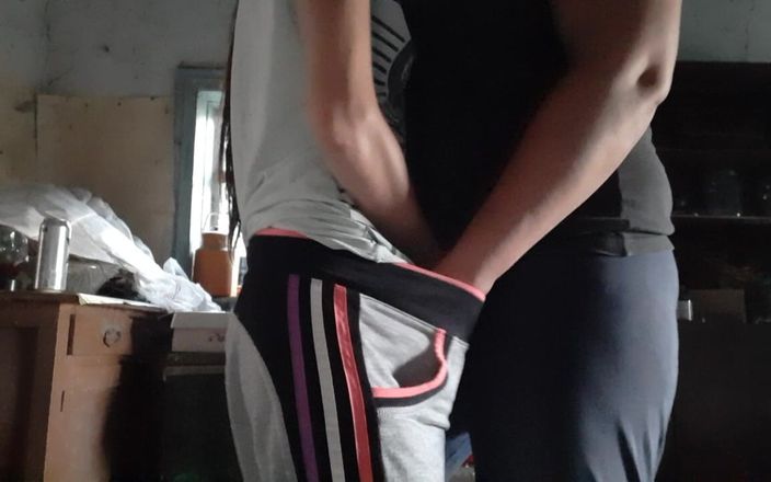 Lesbian-candys: Ci siamo masturbati reciprocamente in una casa abbandonata e sborra...