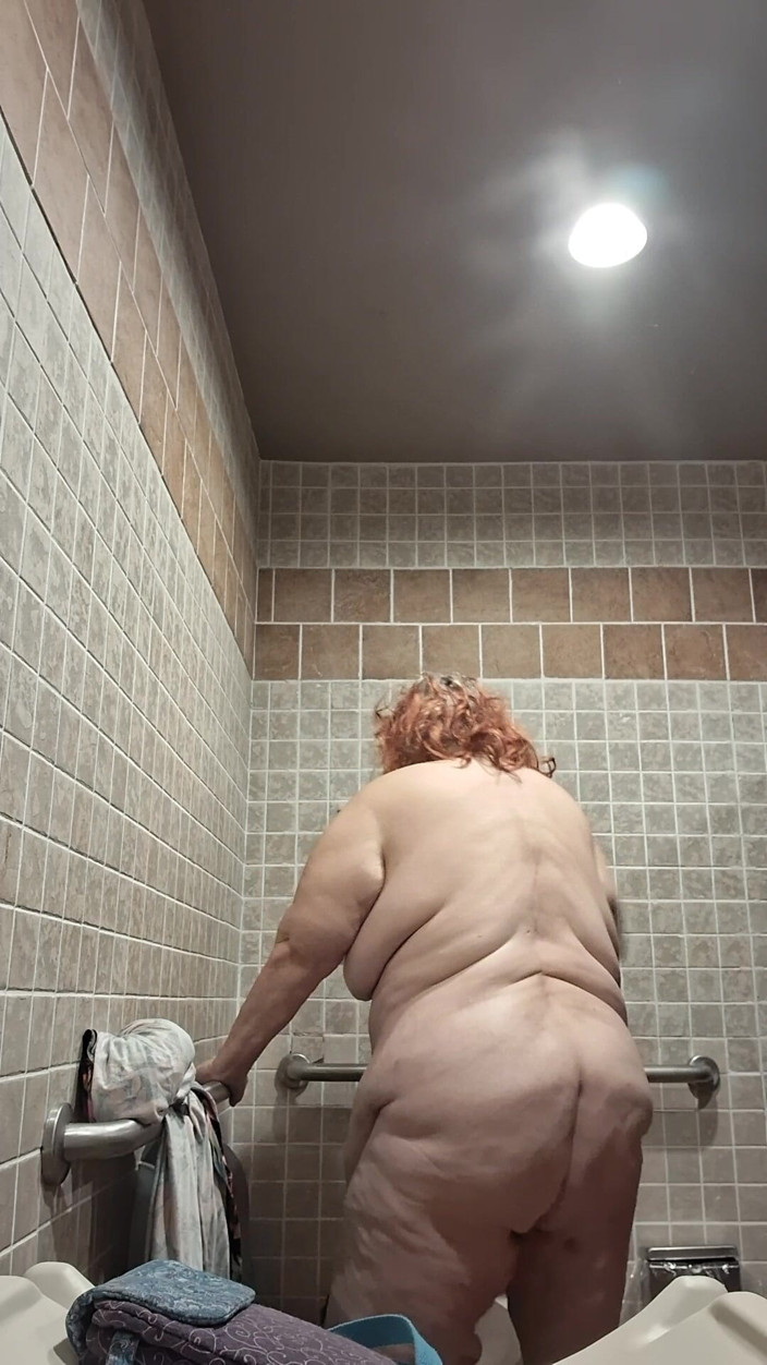BBW nurse Vicki adventures with friends: Big Beauty Nurse Vicki Dances and Strips in the Bathroom!