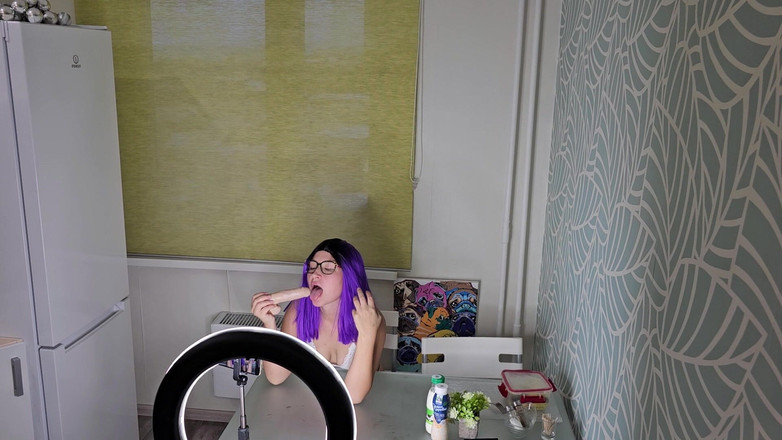 Stacy_via: Ini adalah bagaimana lucah buatan sendiri sebenar dibuat. Blowjob selamba