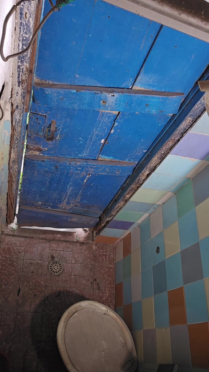 TheBlacKHunterr: Banheiro Da Obra Virou Putaria