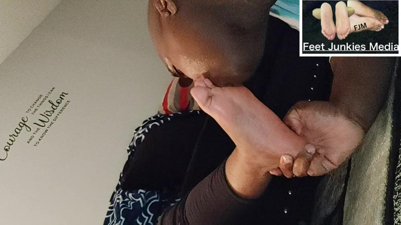 Foot Patrol: Carmel.milf.prettyfeet Afterwork Sweaty Stnky Feet Worship N Toe Sucking