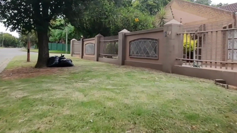 Bigjoefuckalott: Kom på mina grannar med att knulla när de flög...