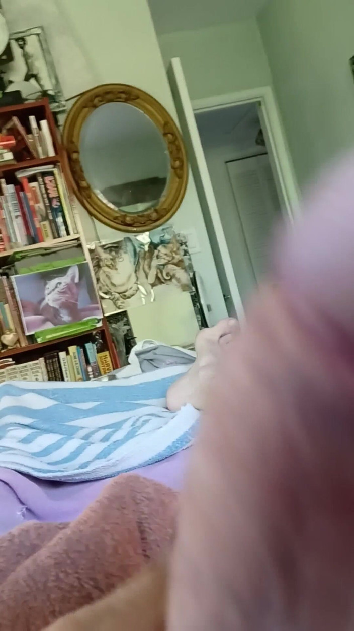 Hairyartist: Si raksasa ini menghadangmu dengan kontol besarnya, jo